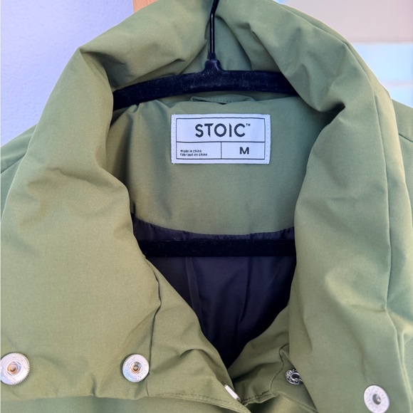 Never worn. Women’s Medium cropped boxy Green Puffer Jacket - Picture 4 of 4